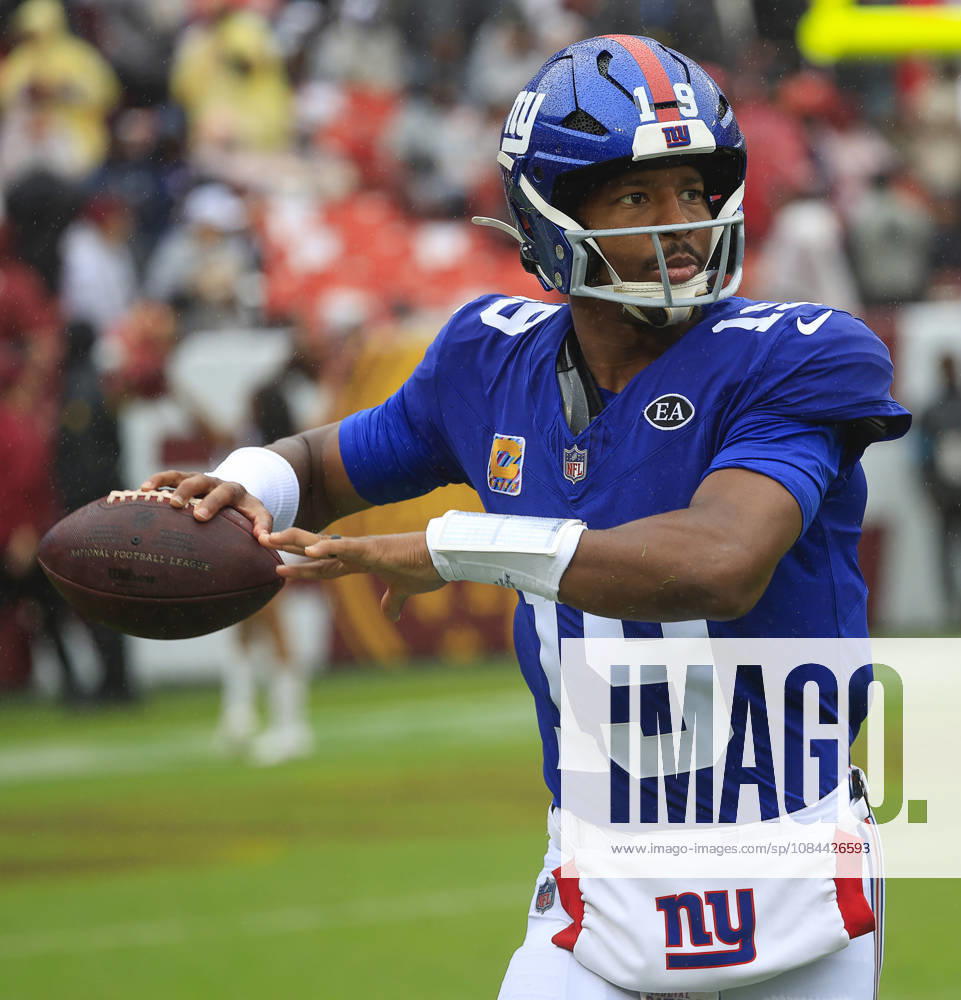 New York Giants QB 19 Jameis Winston warms up before the Washington Commanders game against the New York Giants at Northwest Stadium in Landover, MD. CSM Landover United States of America - ZUMAc04_ 20261011_zma_c04_124