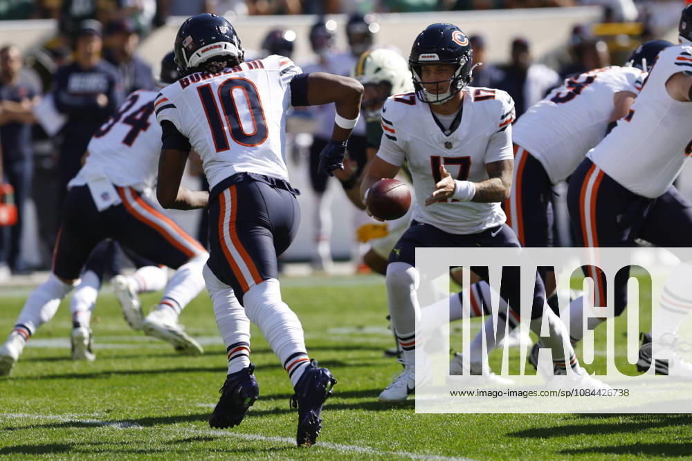 GREEN BAY, WI - OCTOBER 11: Chicago Bears quarterback Tyson Bagent (17) hands the ball off to Chicago Bears wide receiver Luther Burden III (10) during a game between the Green Bay Packers and the Chicago Bears on October 11, 2026 at Lambeau Field in Green Bay, WI. (Photo by Larry Radloff Icon Sportswire) NFL, American Football Herren, USA OCT 11 Bears at Packers Icon2610110096