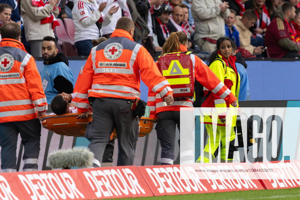 Ellyes Skhiri (KOE) is carried off the field injured, Cologne, Germany, October 11, 2026, Bundesliga 1, Matchday 5, 1. FC Köln vs. Borussia Mönchengladbach. DFL regulations prohibit any use of photographs as image sequences and or quasi-video.