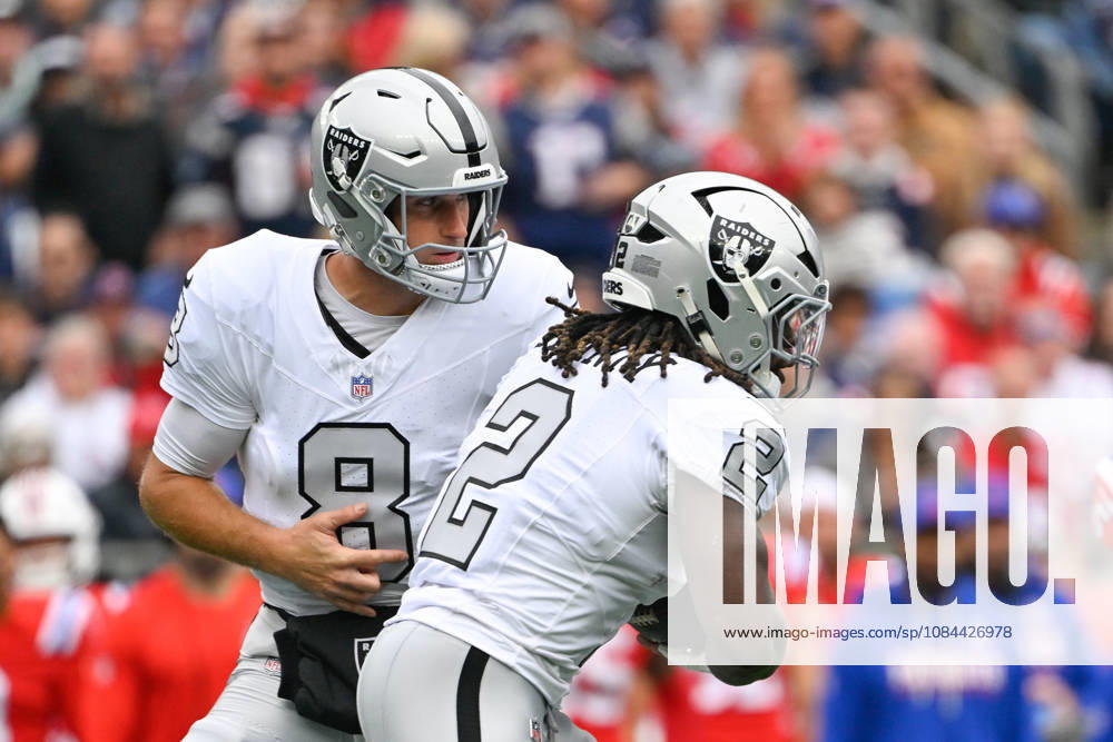Oct 11, 2026; Foxborough, MA, USA; Las Vegas Raiders quarterback Kirk Cousins (8) hands the ball to running back Ashton Jeanty (2) during the first half against the New England Patriots at Gillette Stadium. Mandatory Credit: -Cal Media Foxborough USA - ZUMAc04_ 20261011_zma_c04_148