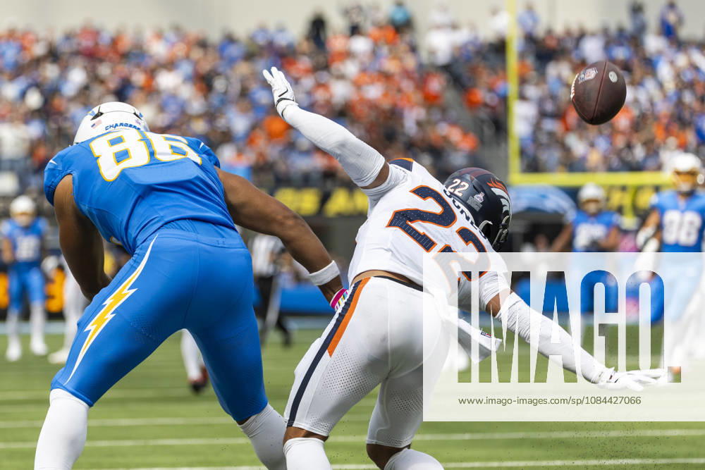 Denver Broncos Safety Brandon Jones (22) defects a pass intended for Los Angeles Chargers tight end Oronde Gadsden (86) during an NFL, American Football Herren, USA football game, in Inglewood, Calif. on Sunday Oct. 11, 2026. Inglewood USA - ZUMAc68_ 20261011_zaf_c68_001