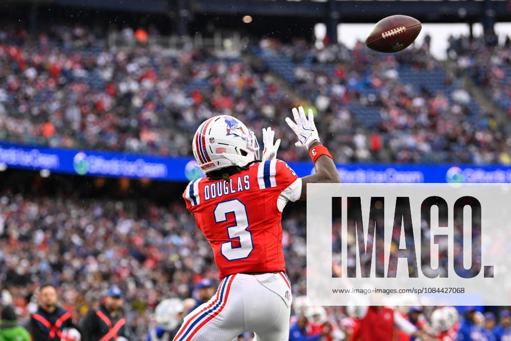 Oct 11, 2026; Foxborough, MA, USA;New England Patriots wide receiver DeMario Douglas (3) makes a catch for a touchdown against the Las Vegas Raiders during the second half at Gillette Stadium. Mandatory Credit: -Cal Media Foxborough USA - ZUMAc04_ 20261011_zma_c04_162