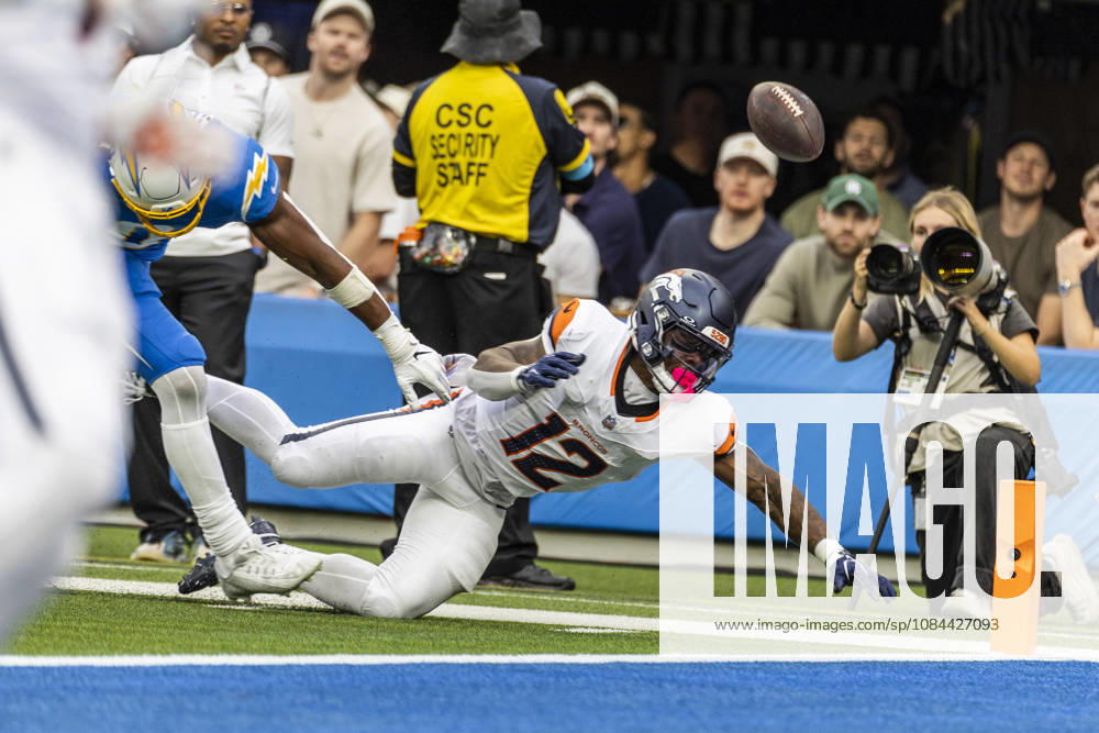 Denver Broncos Running Back RJ Harvey (12) fails to catch a pass against Los Angeles Chargers linebacker Daiyan Henley (0) during an NFL, American Football Herren, USA football game, in Inglewood, Calif. on Sunday Oct. 11, 2026. Inglewood USA - ZUMAc68_ 20261011_zaf_c68_004