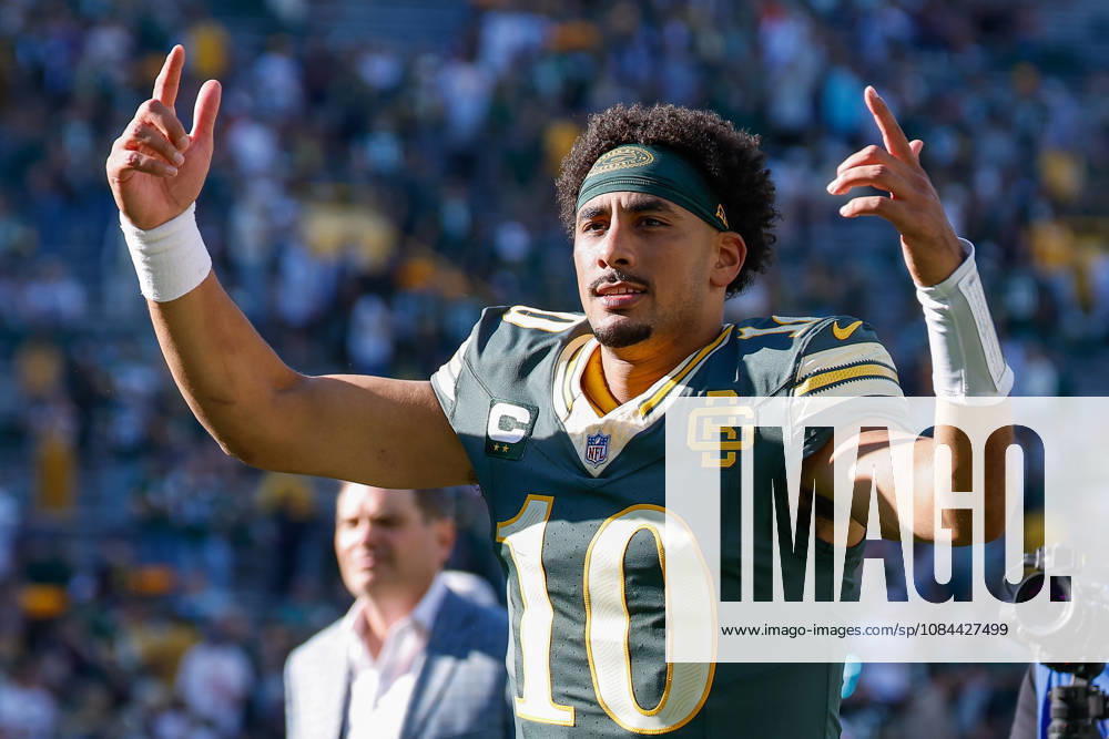 Oct 11, 2026; Green Bay, WI, USA; Green Bay Packers quarterback Jordan Love (10) hypes up the crowd after the NFL, American Football Herren, USA game against the Chicago Bears at Lambeau Field. Mandatory Credit: -Cal Media Green Bay USA - ZUMAc04_ 20261011_zma_c04_290