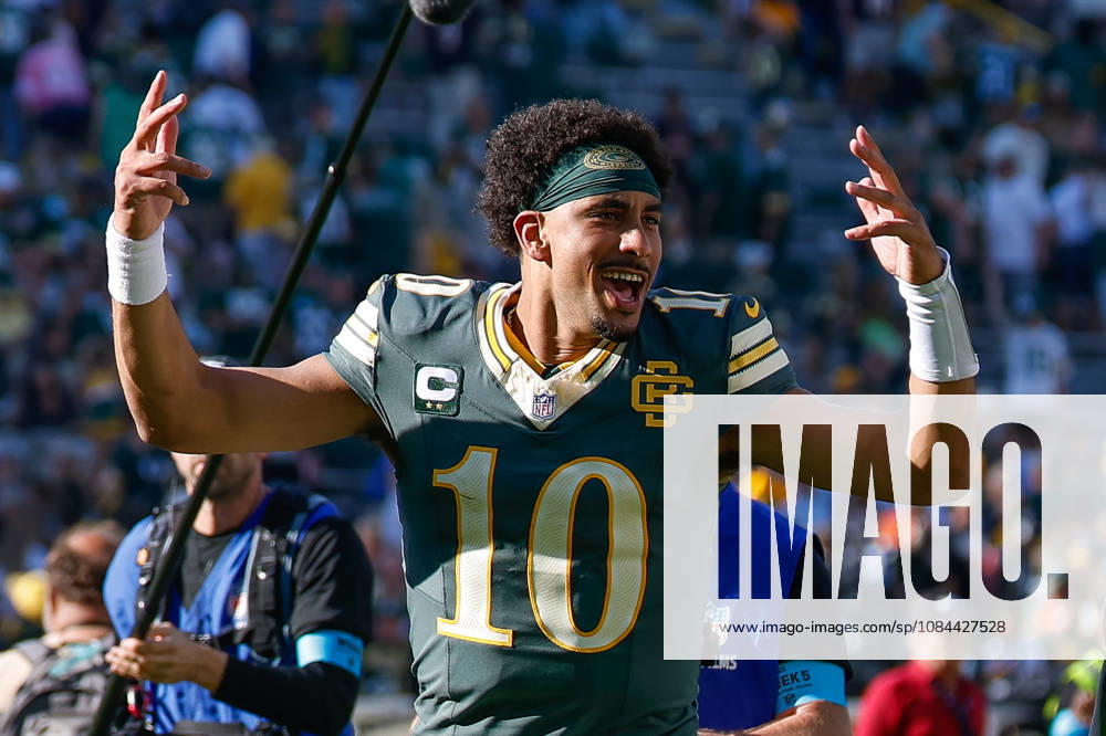 Oct 11, 2026; Green Bay, WI, USA; Green Bay Packers quarterback Jordan Love (10) hypes up the crowd after the NFL, American Football Herren, USA game against the Chicago Bears at Lambeau Field. Mandatory Credit: -Cal Media Green Bay USA - ZUMAc04_ 20261011_zma_c04_284