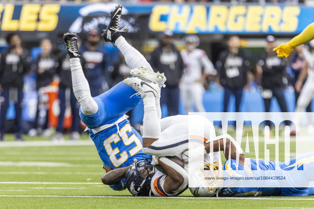 Denver Broncos Running Back J.K. Dobbins (27) is brought down by Los Angeles Chargers linebacker sDel Shawn Phillips (53) and Daiyan Henley (0) during an NFL, American Football Herren, USA football game, in Inglewood, Calif. on Sunday Oct. 11, 2026. NHL, Eishockey Herren, USA 2026: Denver Broncos 23:17 LA Chargers - ZUMAc68_ 20261011_zaf_c68_027