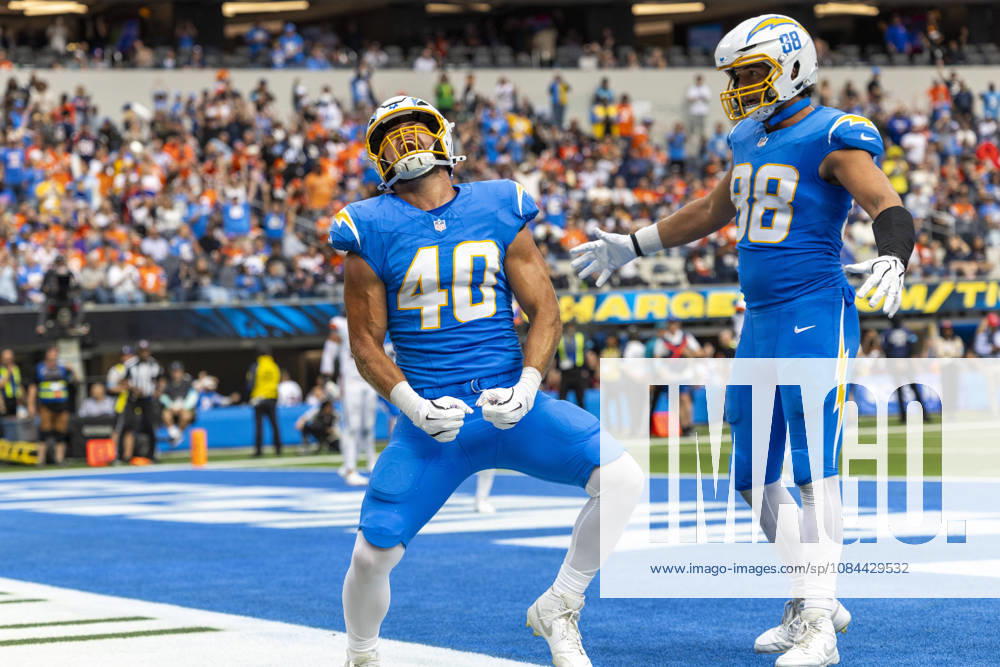 Los Angeles Chargers safety Kendall Williamson (40) celebrates after scoring a touchdown against Denver Broncos during an NFL, American Football Herren, USA football game, in Inglewood, Calif. on Sunday Oct. 11, 2026. NHL, Eishockey Herren, USA 2026: LA Chargers Vs Denver Broncos - ZUMAc68_ 20261011_zaf_c68_031