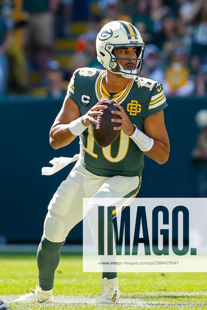 Oct 11, 2026; Green Bay, WI, USA; Green Bay Packers quarterback Jordan Love (10) drops back to pass during NFL, American Football Herren, USA game action against the Chicago Bears at Lambeau Field. Mandatory Credit: -Cal Media Green Bay USA - ZUMAc04_ 20261011_zma_c04_222
