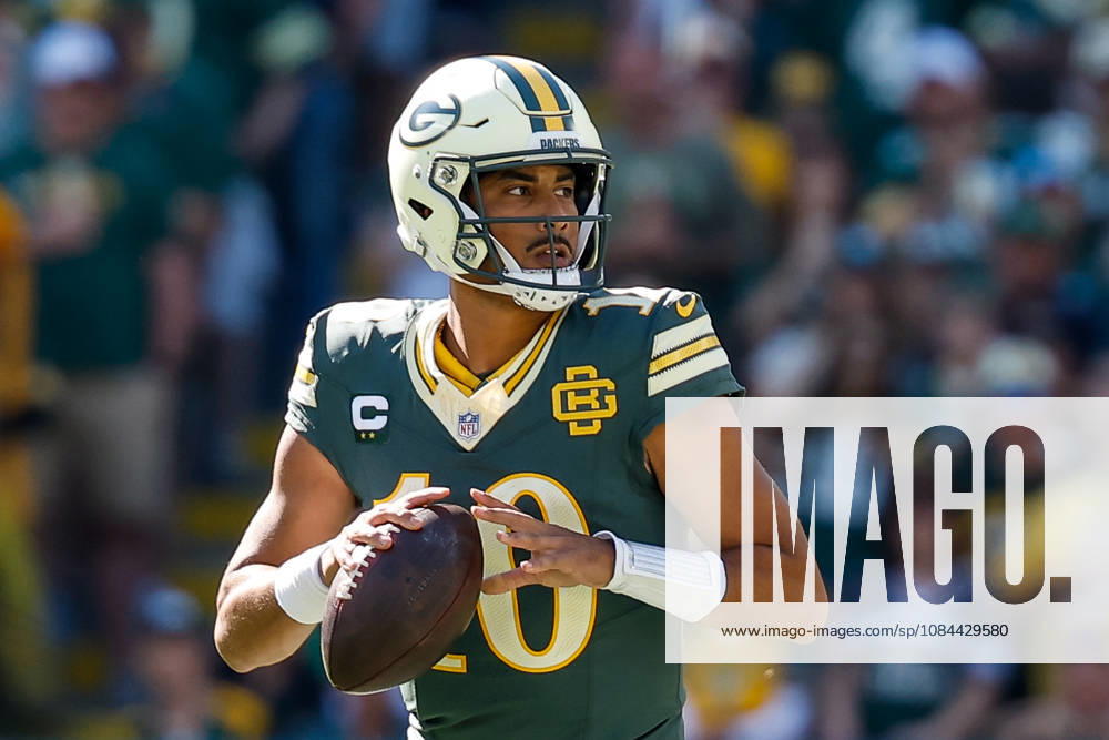 Oct 11, 2026; Green Bay, WI, USA; Green Bay Packers quarterback Jordan Love (10) passing the ball during NFL, American Football Herren, USA game action against the Chicago Bears at Lambeau Field. Mandatory Credit: -Cal Media Green Bay USA - ZUMAc04_ 20261011_zma_c04_233