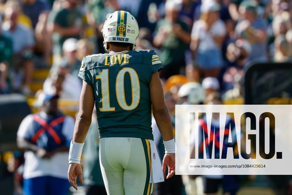Oct 11, 2026; Green Bay, WI, USA; Green Bay Packers quarterback Jordan Love (10) during NFL, American Football Herren, USA game action against the Chicago Bears at Lambeau Field. Mandatory Credit: -Cal Media Green Bay USA - ZUMAc04_ 20261011_zma_c04_239