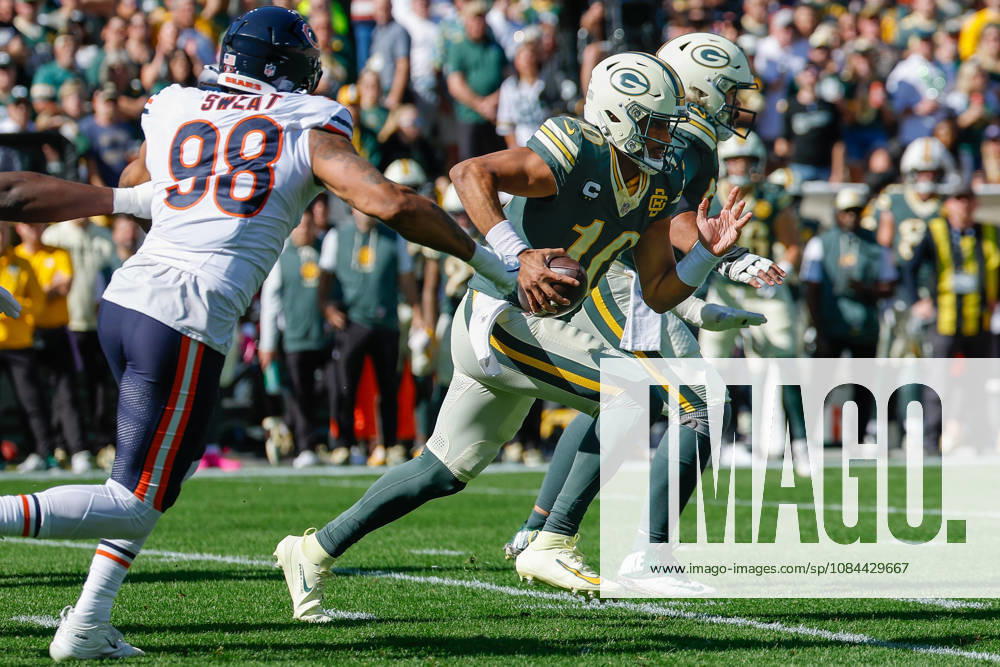 Oct 11, 2026; Green Bay, WI, USA; Green Bay Packers quarterback Jordan Love (10) runs the ball during NFL, American Football Herren, USA game action against the Chicago Bears at Lambeau Field. Mandatory Credit: -Cal Media Green Bay USA - ZUMAc04_ 20261011_zma_c04_247