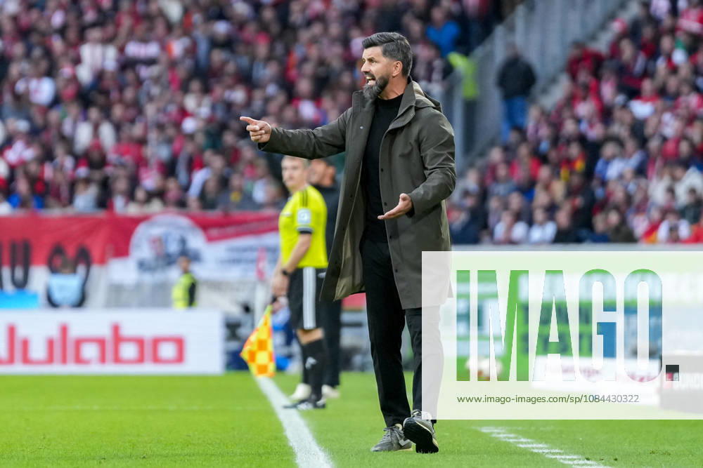 Miron Muslic, FC Schalke 04, Head Coach, Germany, Soccer, Bundesliga 1, Matchday 5, 2026–2027, SC Freiburg vs. FC Schalke 04, October 11, 2026, Europa-Park Stadium, Freiburg, Freiburg, Europa-Park Stadium, Baden-Württemberg, Germany