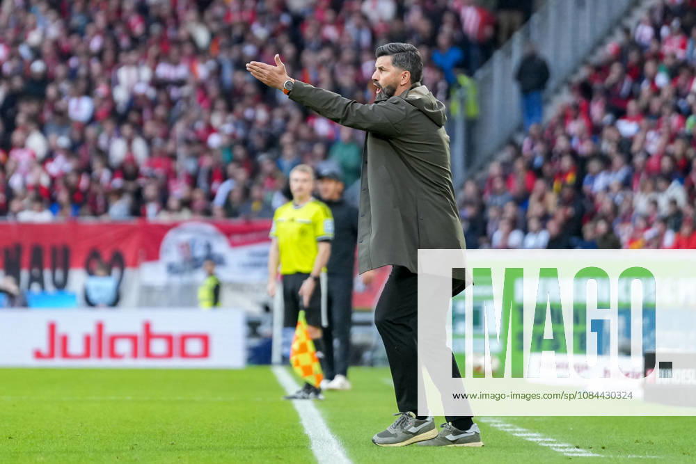 Miron Muslic, FC Schalke 04, Head Coach, Germany, Soccer, Bundesliga 1, Matchday 5, 2026–2027, SC Freiburg vs. FC Schalke 04, October 11, 2026, Europa-Park Stadium, Freiburg, Freiburg, Europa-Park Stadium, Baden-Württemberg, Germany