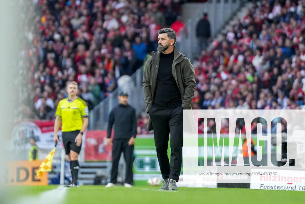 Miron Muslic, FC Schalke 04, Head Coach, Germany, Soccer, Bundesliga 1, Matchday 5, 2026–2027, SC Freiburg vs. FC Schalke 04, October 11, 2026, Europa-Park Stadium, Freiburg, Freiburg, Europa-Park Stadium, Baden-Württemberg, Germany