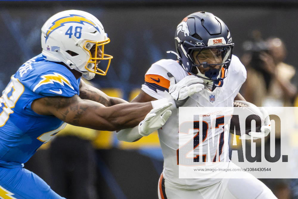 Denver Broncos Running Back J.K. DOBBINS (27) escapes a tackle-attempt by Los Angeles Chargers outside linebacker BUD DUPREE (48) during an NFL, American Football Herren, USA football game, in Inglewood. NHL, Eishockey Herren, USA 2026: Broncos 23:17 Chargers - ZUMAc68_ 20261011_zaf_c68_003