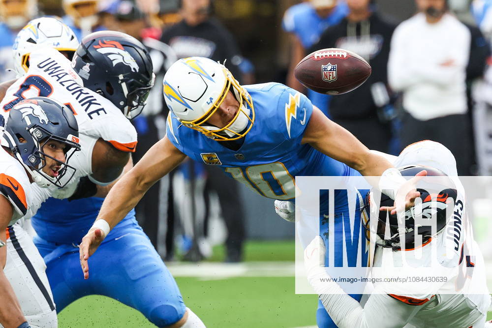 NFL, American Football Herren, USA - Los Angeles Chargers vs Denver Broncos Los Angeles Chargers quarterback Justin Herbert (10) recovers the football after fumbling during a sack by Denver Broncos defensive tackle D.J. Jones (93) in the second half of an NFL football game at SoFi Stadium in Inglewood, California, USA, 11 October 2026. INGLEWOOD CALIFORNIA UNITED STATES