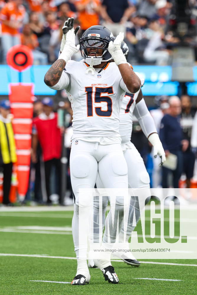 NFL, American Football Herren, USA - Los Angeles Chargers vs Denver Broncos Denver Broncos outside linebacker Nik Bonitto (15) celebrates after sacking Los Angeles Chargers quarterback Justin Herbert during the first half of an NFL football game at SoFi Stadium in Inglewood, California, USA, 11 October 2026. INGLEWOOD CALIFORNIA UNITED STATES