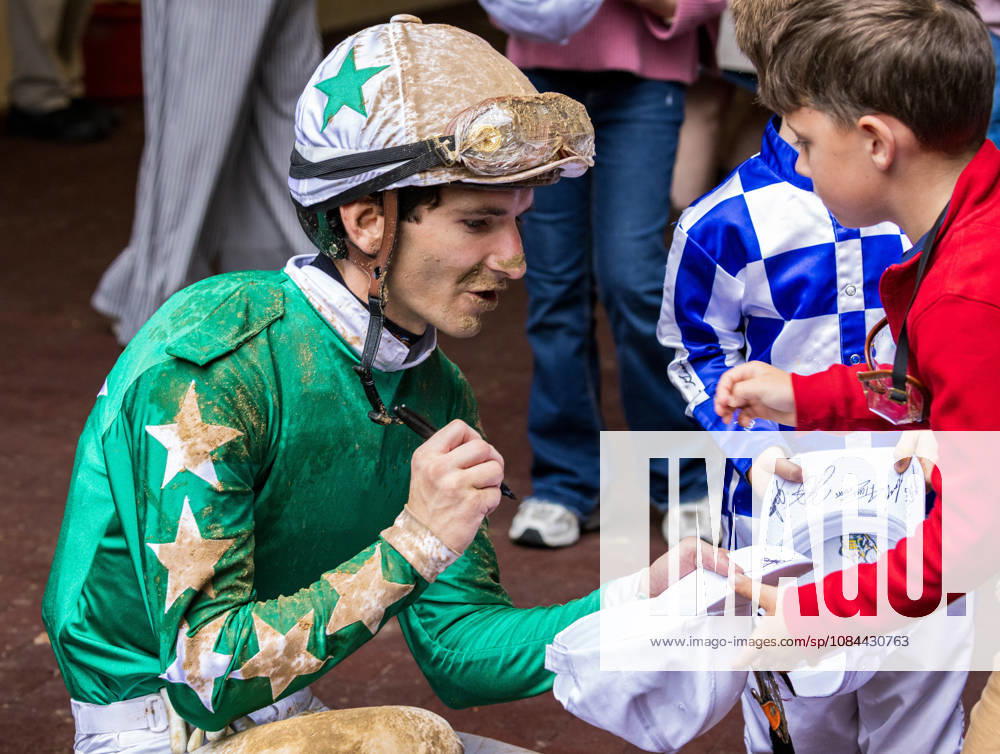 HORSE RACING 2026: Franklin Stakes Day Keeneland OCT 11 October 11, 2026, Lexington, Ky, USA: Jockey Luan Machado with a group of young fans on Franklin Stakes Day on October 11, 2026. Candice Chavez Eclipse Sportswire CSM(Credit Image: Â {Serial Cal Media) Lexington Ky USA