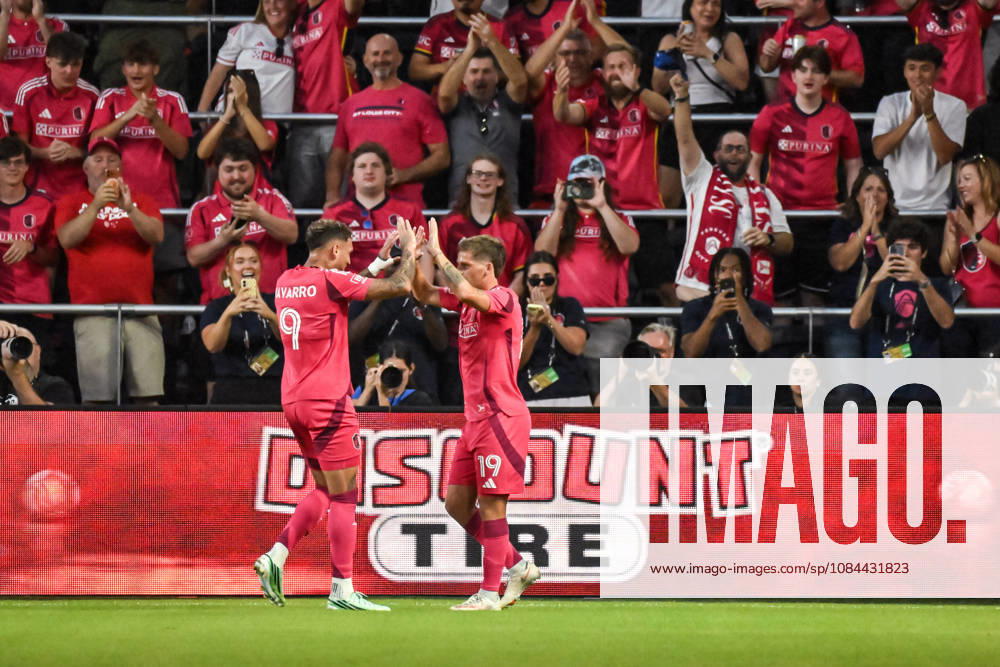 ST. LOUIS, MO - OCTOBER 11: Carlo Holse (19) of the St. Louis CITY SC celebrates getting a natural hat trick in the 21st minute of play with Rafael Navarro (9) of the St. Louis CITY SC during the MLS, Fussball Herren, USA regular season match where St. Louis CITY SC hosted LA Galaxy on Sunday October 11th, 2026, at Energizer Park in St. Louis City, MO. (Photo by Rick Ulreich Icon Sportswire) SOCCER: OCT 11 MLS St. Louis CITY SC vs LA Galaxy Icon26101110