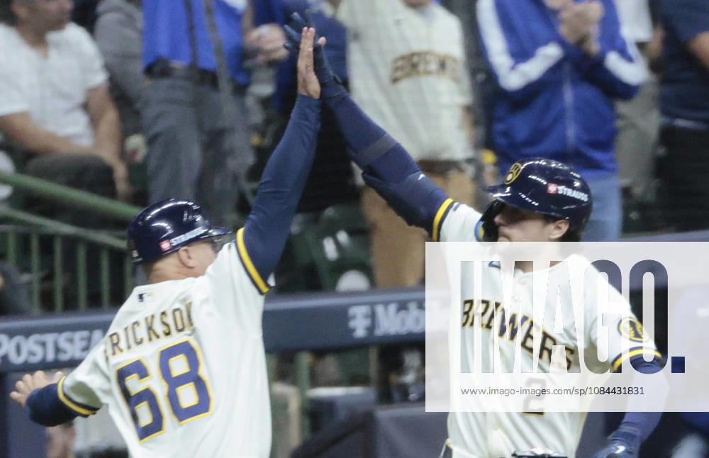 Milwaukee Brewers Brice Turang (2) celebrates with third base coach Matt Erickson after hitting a solo home run against the Los Angeles Dodgers in the fourth inning of an MLB, Baseball Herren, USA National League Championship Series playoff game at American Family Field in Milwaukee, Wisconsin, on Sunday, October 11, 2026. MIL20261011713 TANNENxMAURY