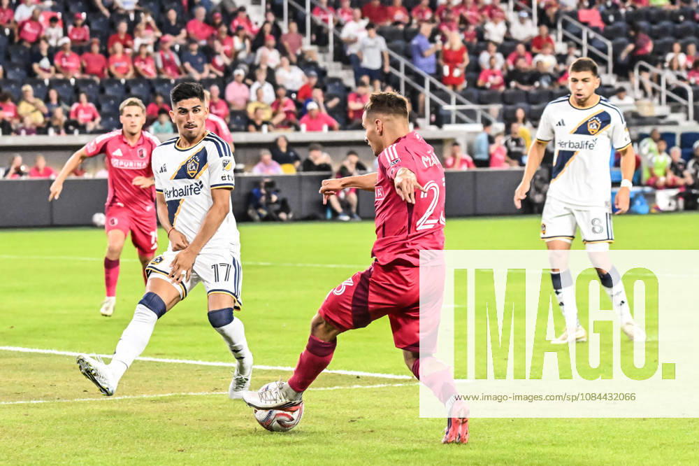 ST. LOUIS, MO - OCTOBER 11: Alexandru Matan (23) of the St. Louis CITY SC crosses the ball while Pablo Ruiz (17) of the LA Galaxy tries to stop the crossing pass during the MLS, Fussball Herren, USA regular season match where St. Louis CITY SC hosted LA Galaxy on Sunday October 11th, 2026, at Energizer Park in St. Louis City, MO. (Photo by Rick Ulreich Icon Sportswire) SOCCER: OCT 11 MLS St. Louis CITY SC vs LA Galaxy Icon26101126
