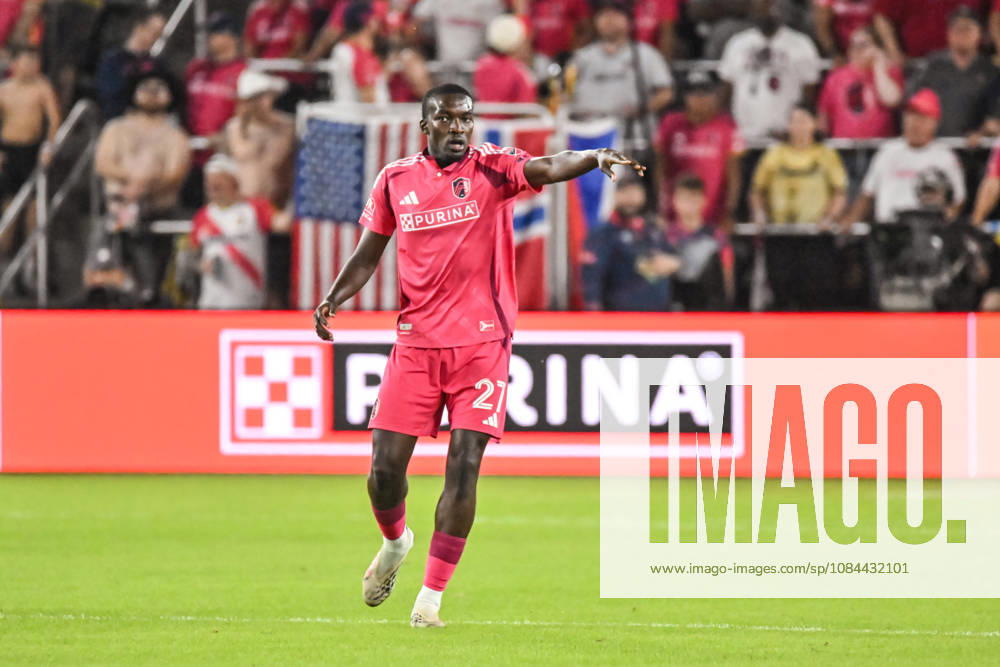 ST. LOUIS, MO - OCTOBER 11: Fallou Fall (27) of the St. Louis CITY SC directs the defense during the MLS, Fussball Herren, USA regular season match where St. Louis CITY SC hosted LA Galaxy on Sunday October 11th, 2026, at Energizer Park in St. Louis City, MO. (Photo by Rick Ulreich Icon Sportswire) SOCCER: OCT 11 MLS St. Louis CITY SC vs LA Galaxy Icon26101137