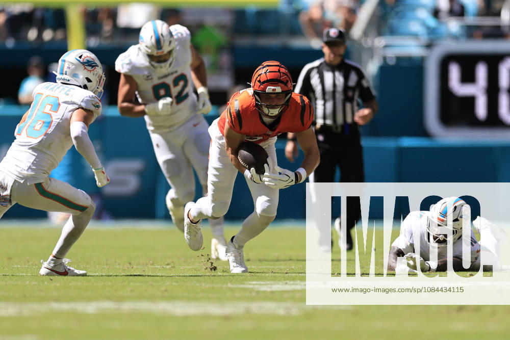 Cincinnati Bengals tight end Tanner Hudson (87) makes a reception and turns to run with the ball during an NFL, American Football Herren, USA game against the Miami Dolphins on Sunday, October 11, 2026 at the Hard Rock Stadium. The Bengals beat the Dolphins 31-24. NFL 2026: Cincinnati Bengals 31 : 24 Miami Dolphins - ZUMAh180 20261011_zsp_h180_094