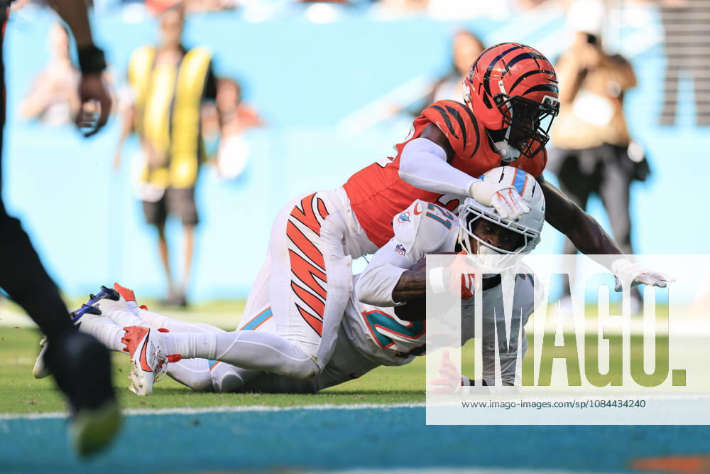 Miami Dolphins wide receiver Kevin Coleman Jr. (21) makes a reception and runs to the end zone for the touchdown during an NFL, American Football Herren, USA game against the Cincinnati Bengals on Sunday, October 11, 2026 at the Hard Rock Stadium. The Bengals beat the Dolphins 31-24. Miami Gardens United States - ZUMAh180 20261011_zsp_h180_101
