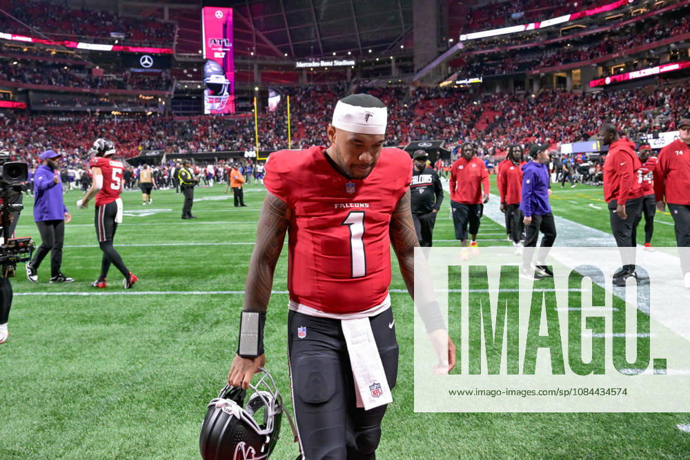 ATLANTA, GA - OCTOBER 11: Atlanta quarterback Tua Tagovailoa (1) reacts following the conclusion of the NFL, American Football Herren, USA game between the Baltimore Ravens and the Atlanta Falcons on October 11th, 2026 at Mercedes-Benz Stadium in Atlanta, GA. (Photo by Rich von Biberstein Icon Sportswire) NFL: OCT 11 Ravens at Falcons Icon261011015