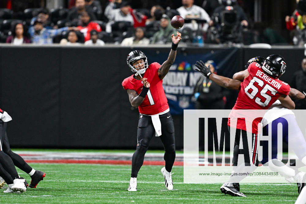 ATLANTA, GA - OCTOBER 11: Atlanta quarterback Tua Tagovailoa (1) throws a pass in overtime during the NFL, American Football Herren, USA game between the Baltimore Ravens and the Atlanta Falcons on October 11th, 2026 at Mercedes-Benz Stadium in Atlanta, GA. (Photo by Rich von Biberstein Icon Sportswire) NFL: OCT 11 Ravens at Falcons Icon261011034