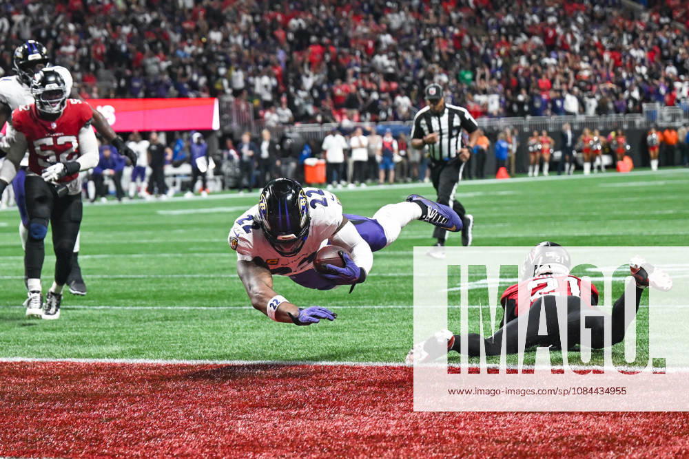 ATLANTA, GA - OCTOBER 11: Baltimore running back Derrick Henry (22) dives for a two-point conversion during the NFL, American Football Herren, USA game between the Baltimore Ravens and the Atlanta Falcons on October 11th, 2026 at Mercedes-Benz Stadium in Atlanta, GA. (Photo by Rich von Biberstein Icon Sportswire) NFL: OCT 11 Ravens at Falcons Icon261011040