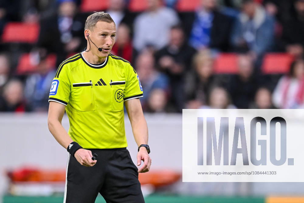Referee Martin Petersen looks on during the Bundesliga match between Sport Club Freiburg and FC Schalke 04 at Europa-Park Stadium on October 11, 2026, in Freiburg im Breisgau, Germany Photo by Harry Langer DeFodi Images Referee Martin Petersen looks on during the Bundesliga match between Sport Club Freiburg and FC Schalke 04 at Europa Park Stadion on October 11, 2026, in Freiburg im Breisgau, Germany. Photo by Harry Langer, DeFodi Images. DFB and DFL regulations prohibit any use of photographs as image sequences and or quasi-video. Photo by Harry Langer, DeFodi Images. DFB and DFL regulations prohibit any use of photographs as imSEQUENCES AND OR QUASI-VIDEO