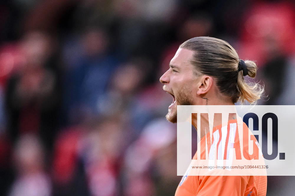 FC Schalke 04 goalkeeper Loris Karius gestures during the Bundesliga match between Sport Club Freiburg and FC Schalke 04 at Europa Park Stadion on October 11, 2026, in Freiburg im Breisgau, Germany Photo by Harry Langer DeFodi Images Goalkeeper Loris Karius of FC Schalke 04 gestures during the Bundesliga match between Sport Club Freiburg and FC Schalke 04 at Europa Park Stadion on October 11, 2026, in Freiburg im Breisgau, Germany Photo by Harry Langer DeFodi Images DFB and DFL regulations prohibit any use of photographs as image sequences and or quasi-video Photo by Harry Langer DeFodi Images DFB and DFL regulations prohibit any use of photographs as imSEQUENCES AND OR QUASI-VIDEO