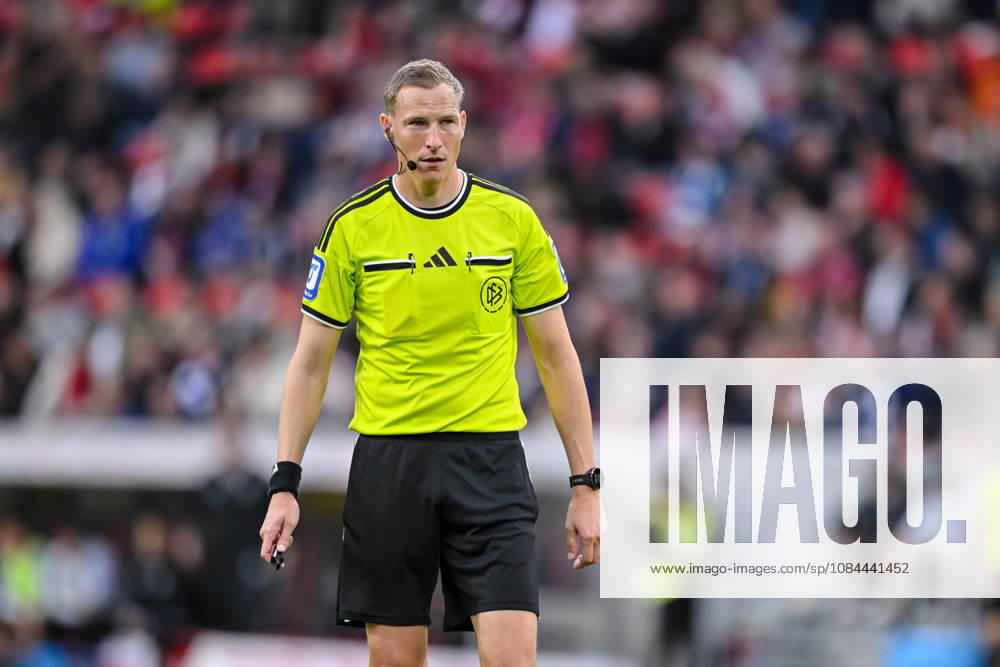 Referee Martin Petersen looks on during the Bundesliga match between Sport Club Freiburg and FC Schalke 04 at Europa-Park Stadium on October 11, 2026, in Freiburg im Breisgau, Germany Photo by Harry Langer DeFodi Images Referee Martin Petersen looks on during the Bundesliga match between Sport Club Freiburg and FC Schalke 04 at Europa Park Stadion on October 11, 2026, in Freiburg im Breisgau, Germany. Photo by Harry Langer, DeFodi Images. DFB and DFL regulations prohibit any use of photographs as image sequences and or quasi-video. Photo by Harry Langer, DeFodi Images. DFB and DFL regulations prohibit any use of photographs as imSEQUENCES AND OR QUASI-VIDEO