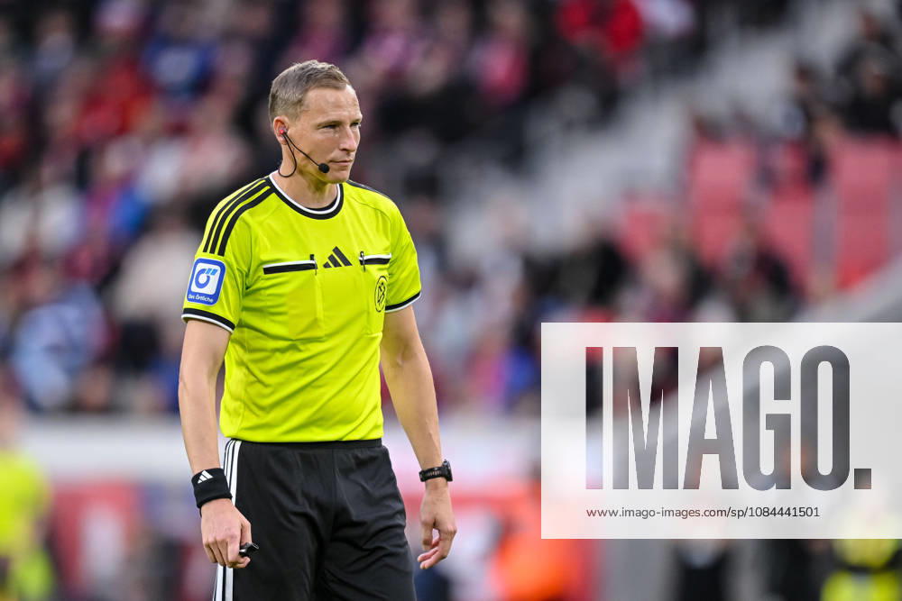 Referee Martin Petersen looks on during the Bundesliga match between Sport Club Freiburg and FC Schalke 04 at Europa-Park Stadium on October 11, 2026, in Freiburg im Breisgau, Germany Photo by Harry Langer DeFodi Images Referee Martin Petersen looks on during the Bundesliga match between Sport Club Freiburg and FC Schalke 04 at Europa Park Stadion on October 11, 2026, in Freiburg im Breisgau, Germany. Photo by Harry Langer, DeFodi Images. DFB and DFL regulations prohibit any use of photographs as image sequences and or quasi-video. Photo by Harry Langer, DeFodi Images. DFB and DFL regulations prohibit any use of photographs as imSEQUENCES AND OR QUASI-VIDEO