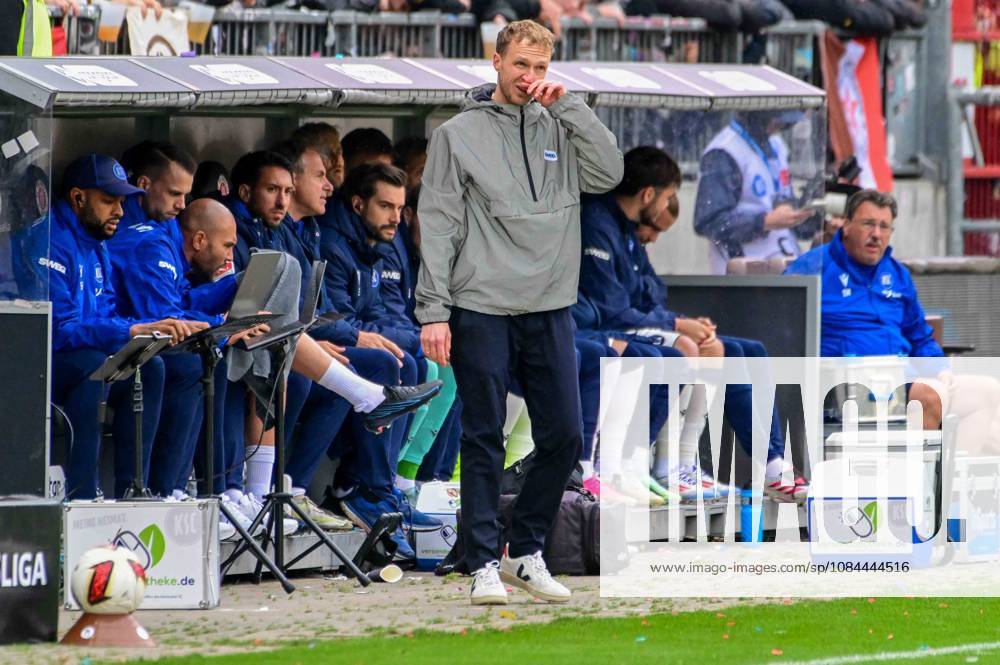 Maximilian Senft, Coach, KSC Germany, Hamburg, Millerntor Stadium, Soccer, 2. Bundesliga, FC St. Pauli, Karlsruher SC