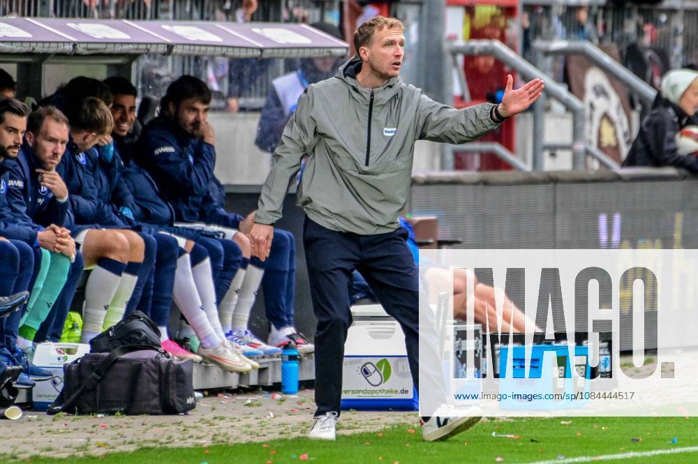 Maximilian Senft, Coach, KSC Germany, Hamburg, Millerntor Stadium, Soccer, 2. Bundesliga, FC St. Pauli, Karlsruher SC