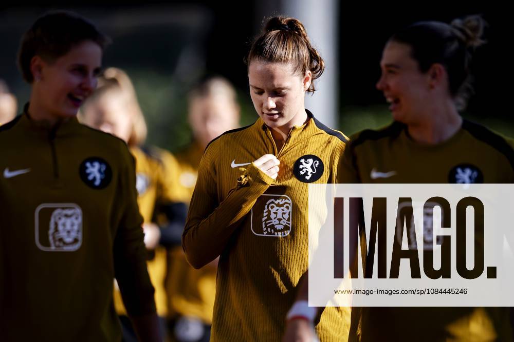 ZEIST - Veerle Buurman during a training session of the Dutch women s football team in preparation for the World Cup qualifying match against Hungary. ROBIN VAN LONKHUIJSEN ANP ANPxSportx IVx 572226638 originalFilename: 572226638
