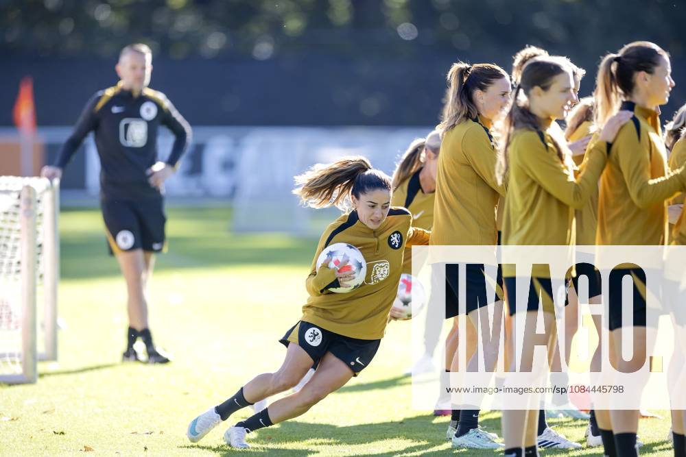 ZEIST - DaniÃ«lle van de Donk during a training session of the Dutch women s football team in preparation for the World Cup qualifying match against Hungary. ROBIN VAN LONKHUIJSEN ANP ANPxSportx IVx 572228101 originalFilename: 572228101