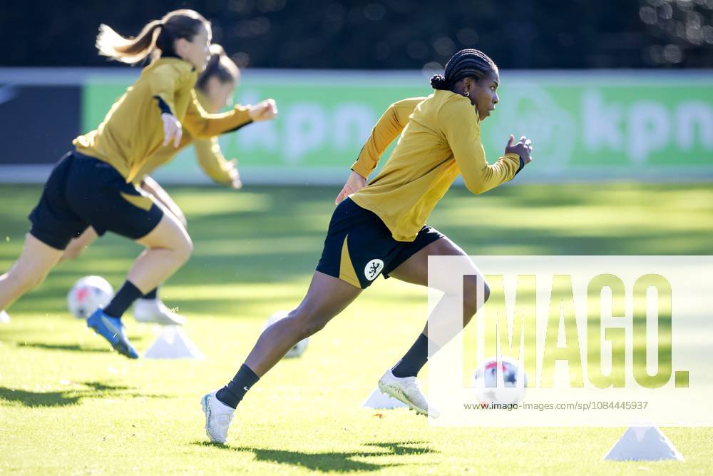ZEIST - Lineth Beerensteyn during a training session of the Dutch women s football team in preparation for the World Cup qualifying match against Hungary. ROBIN VAN LONKHUIJSEN ANP ANPxSportx IVx 572228334 originalFilename: 572228334