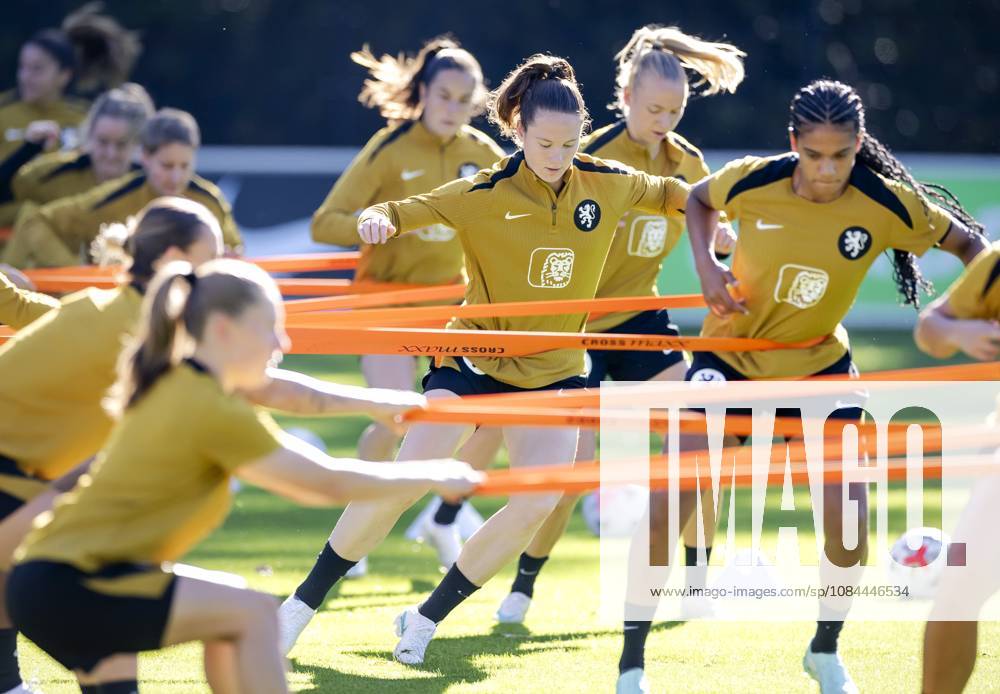 ZEIST - Veerle Buurman (m) during a training session of the Dutch women s football team in preparation for the World Cup qualifying match against Hungary. ROBIN VAN LONKHUIJSEN ANP ANPxSportx IVx 572229737 originalFilename: 572229737