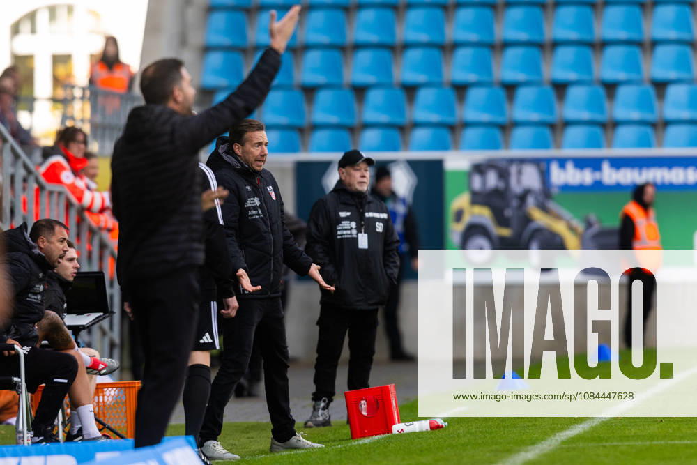 Chemnitz, 111026, Northeast Regional Soccer League: Chemnitzer FC vs. FC Rot-Weiß Erfurt (pictured); Coach Fabian Gerber, Erfurt