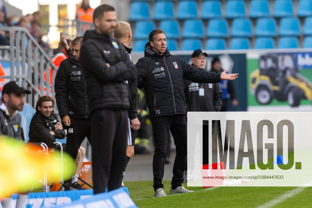 Chemnitz, 111026, Northeast Regional Soccer League: Chemnitzer FC vs. FC Rot-Weiß Erfurt (pictured); Coach Fabian Gerber, Erfurt