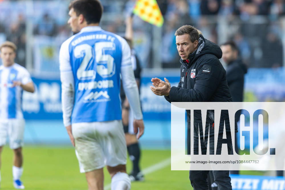 Chemnitz, 111026, Northeast Regional Soccer League: Chemnitzer FC vs. FC Rot-Weiß Erfurt (pictured); Coach Fabian Gerber, Erfurt