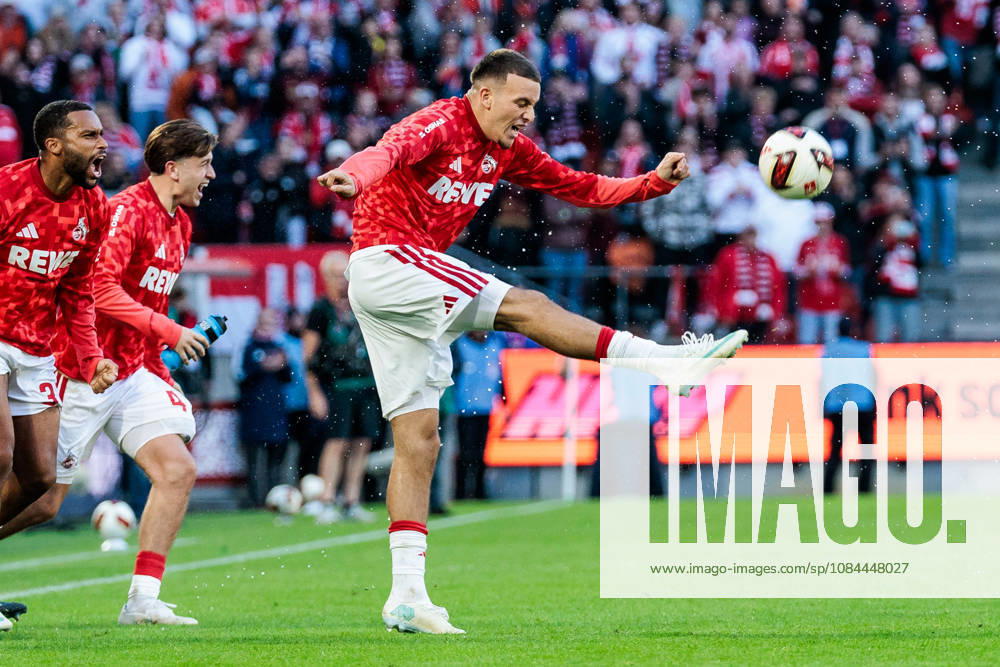 Said El Mala (1. FC Koeln, 10) celebrates after the final whistle of the Bundesliga match between 1. FC Koeln vs. Borussia Moenchengladbach at Rheinenergie-Stadion on matchday 5 of the 1. Bundesliga on October 11, 2026 in Koeln, Germany. DFL REGULATIONS PROHIBIT ANY USE OF PHOTOGRAPHS AS IMAGE SEQUENCES AND OR QUASI-VIDEO. North Rhine Westphalia Germany