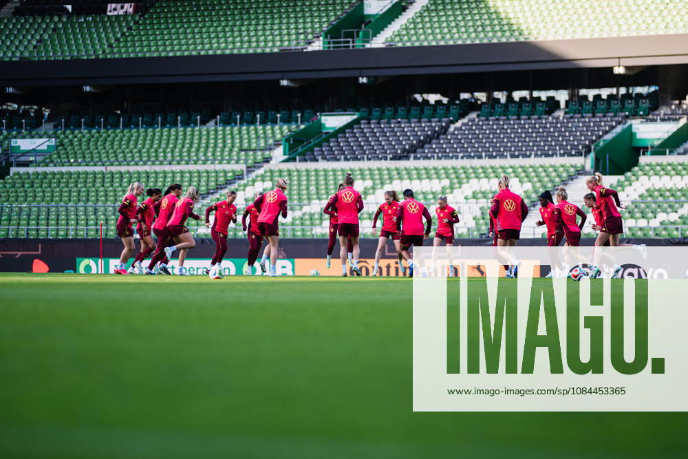 DFB Women s Final Training Session, October 12, 2026—Germany Warms Up: Soccer, Women s National Team, Final Training Session for Germany vs. Japan on October 12, 2026, at the Weserstadion, Bremen. DFL regulations prohibit any use of photographs as image sequences and or quasi-video.