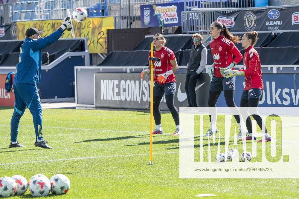 SpainÃ¢â‚¬â ¢s national team, Nationalteam ¢â‚¬â ¢s players in action during training before SpainÃ¢â‚¬â ¢s match against the US WomenÃ¢â‚¬â ¢s national team at Subaru Park in Chester PA Chester United States - ZUMArf1_ 20261012_zaf_rf1_020