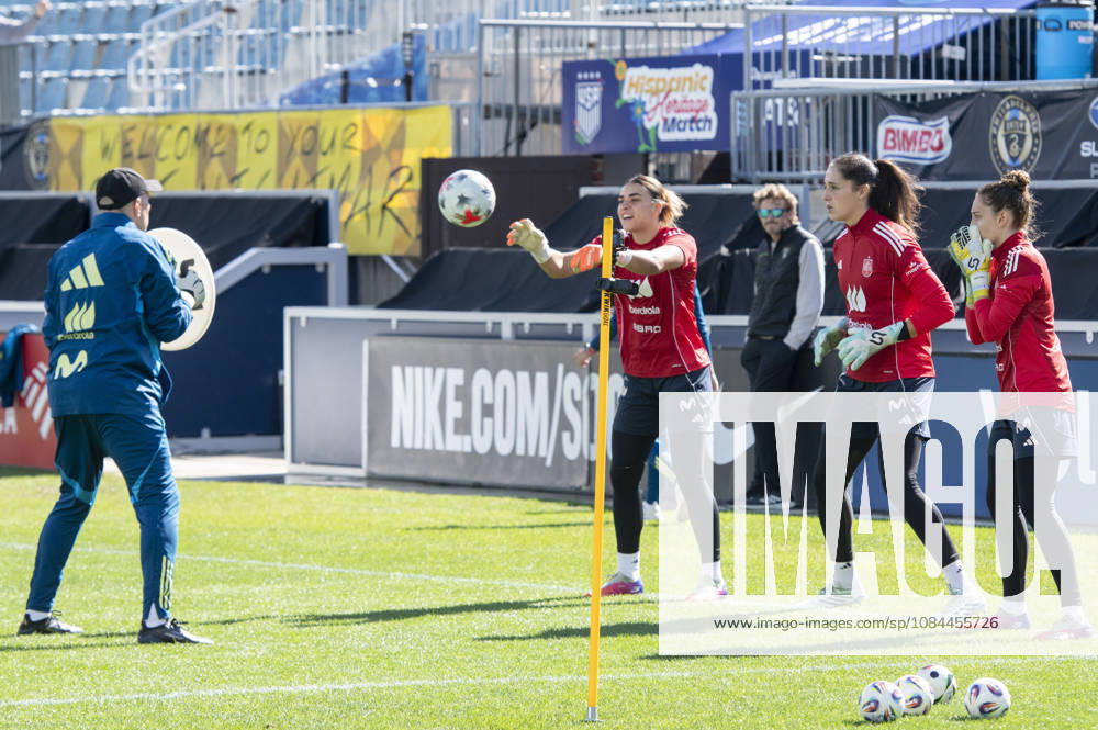 SpainÃ¢â‚¬â ¢s national team, Nationalteam ¢â‚¬â ¢s players in action during training before SpainÃ¢â‚¬â ¢s match against the US WomenÃ¢â‚¬â ¢s national team at Subaru Park in Chester PA Chester United States - ZUMArf1_ 20261012_zaf_rf1_021
