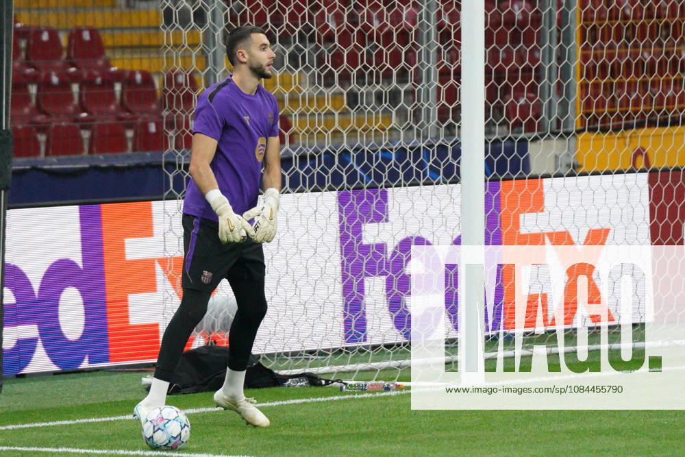 Joan Garcia (C) during the training day of FC Barcelona, Barca ahead the UEFA Champions League second round, football match against Galatasaray at RAMS Park Stadium in Istanbul, Turkey on October 12, 2026. Sariyer Turkey - ZUMAu194 20261012_zip_u194_026