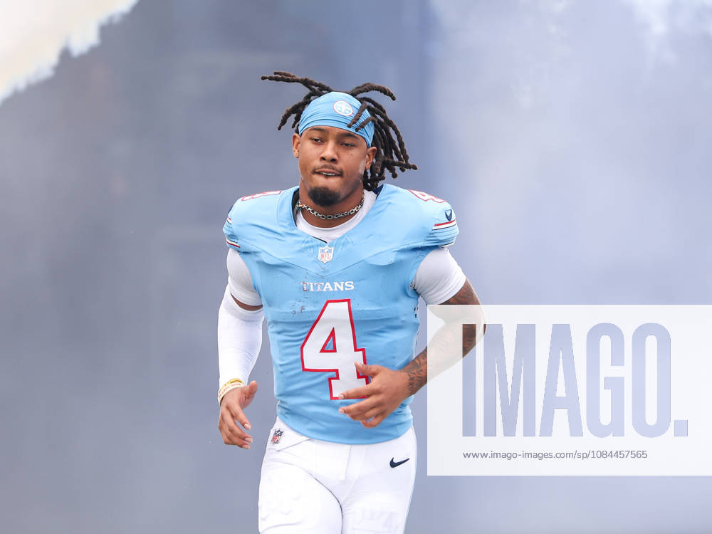 Oct 11, 2026; Nashville, TN, USA; Tennessee Titans wide receiver Wan dale Robinson (4) runs onto the field prior to the NFL, American Football Herren, USA regular season game between the Houston Texans and Tennessee Titans at Nissan Stadium. Mandatory Credit: -Cal Media Nashville USA - ZUMAc04_ 20261011_zma_c04_341